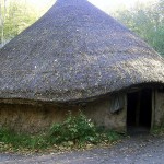800px-Roundhouse_-28dwelling-29_Celtic_Wales